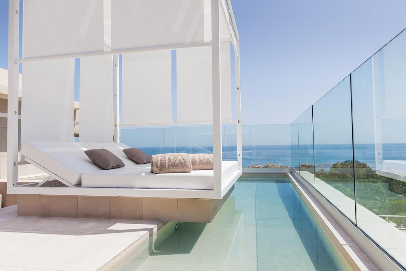 Don Carlos Marbella Ngoại thất bức ảnh The hotel's rooftop pool
