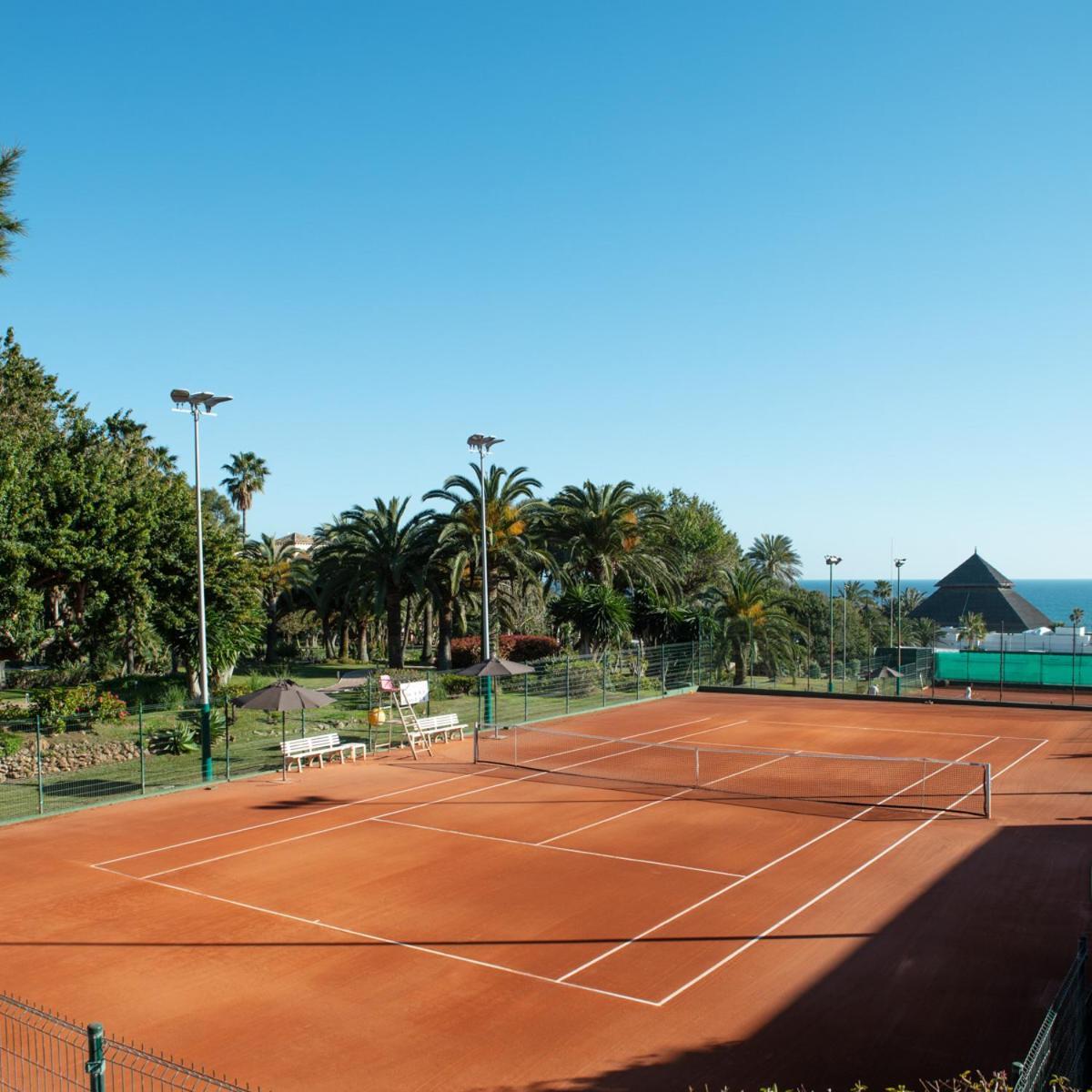 Don Carlos Marbella Ngoại thất bức ảnh Tennis courts at the club