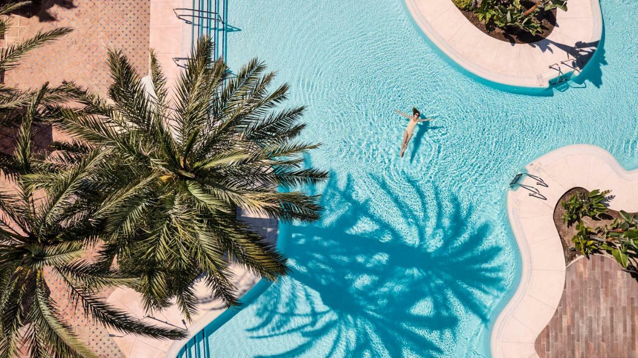 Don Carlos Marbella Ngoại thất bức ảnh Aerial view of the pool at the Atlantis Paradise Island