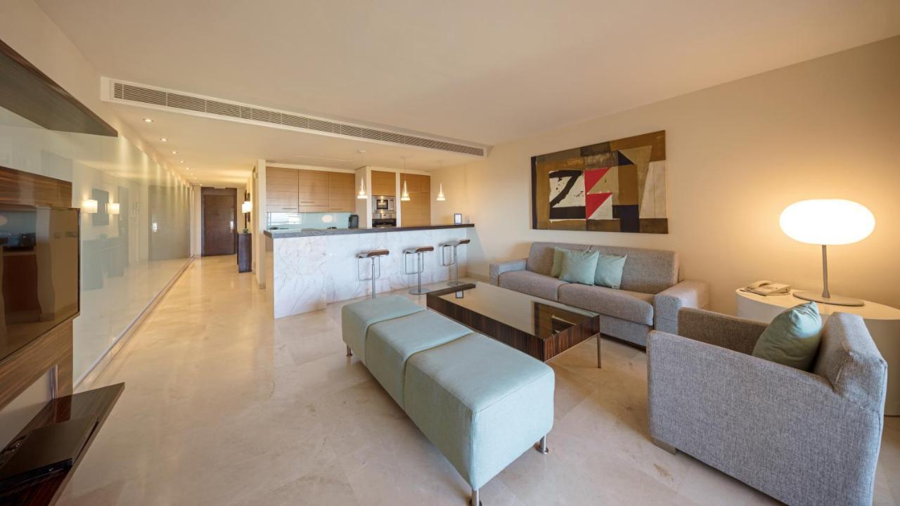Don Carlos Marbella Ngoại thất bức ảnh A suite at the Ritz-Carlton, Maldives